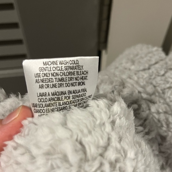 Serta Sherpa Blanket - Picture 7 of 7